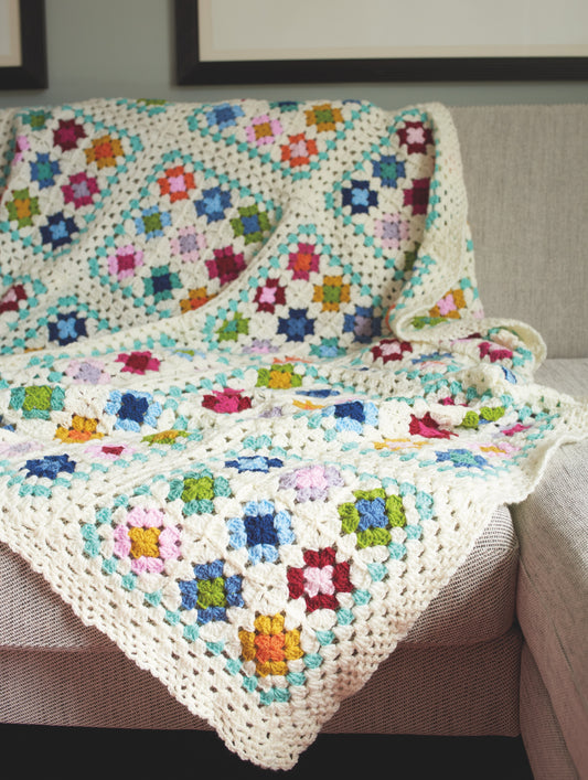 Retro Granny Squares: 20 Stylish Crochet Projects with Vintage Charm