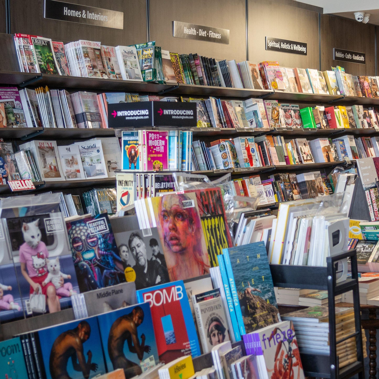 UK, Northamptonshire, Rushden, Magazine Heaven